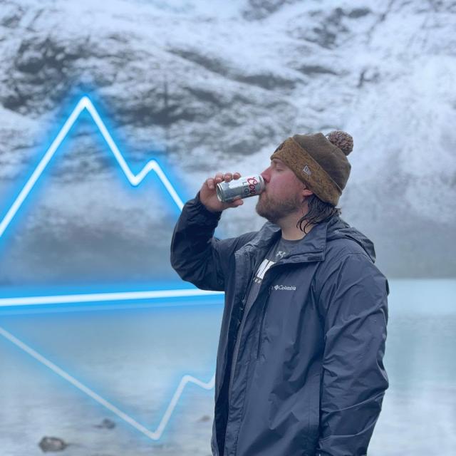 If you’re hiking and don’t need a cooler to keep your beer cold, are you technically hiking in a cooler? 
📸: @phil.vanzale